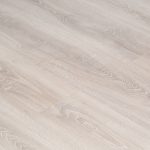 Ламинат 32 класс Egger Home дуб тосколано светлый 1,99 кв.м 8 мм с фаской